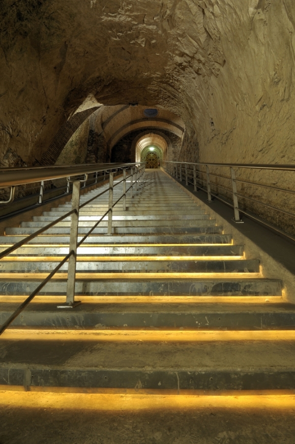 Escalier menant aux crayères, colline Saint-Nicaise, Reims